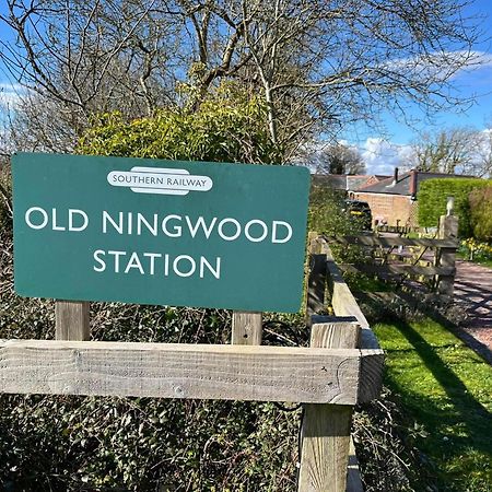 Old Ningwood Station Bed & Breakfast, Ningwood, Isle Of Wight Po41 0Tg Brook  Exterior foto