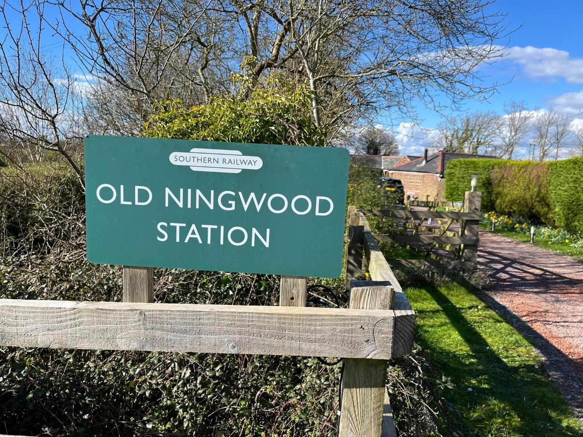 Old Ningwood Station Bed & Breakfast, Ningwood, Isle Of Wight Po41 0Tg Brook  Exterior foto